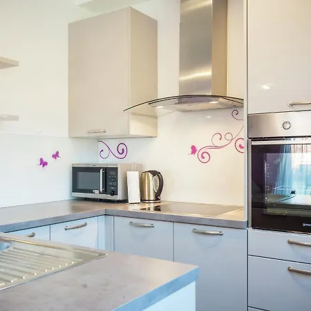 Apartment Modern With Free Wi Fi *